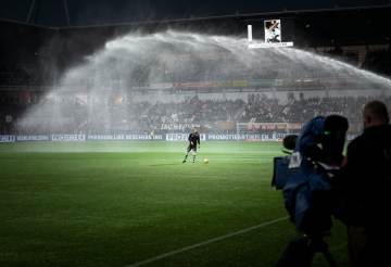 凌晨0点起，世界杯精彩继续：梅西大战萨拉赫，八强将全部产生（配图示意）