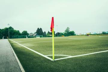 挪威队质疑英格兰队首球碰线缆无效，FIFA官方数据给出明确结论（配图示意）